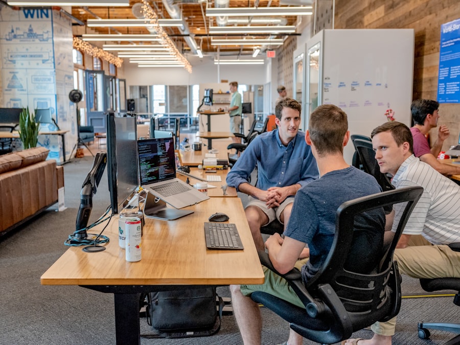 Team der IT-Knowledge-Factory bei der Arbeit in Zollikofen
